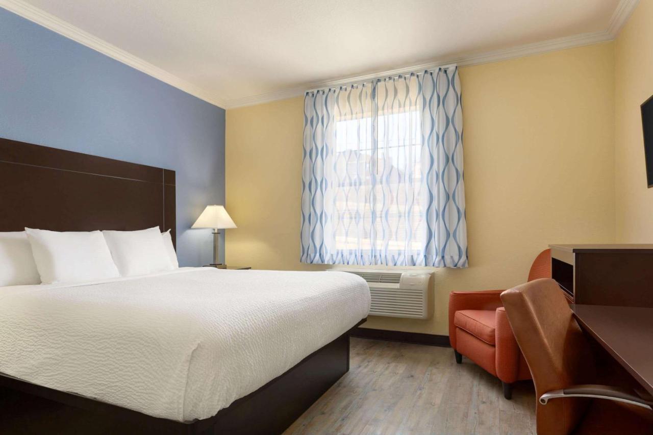 Days Inn & Suites By Wyndham Dfw Airport South-Euless Esterno foto