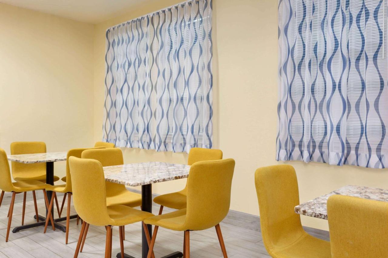Days Inn & Suites By Wyndham Dfw Airport South-Euless Esterno foto
