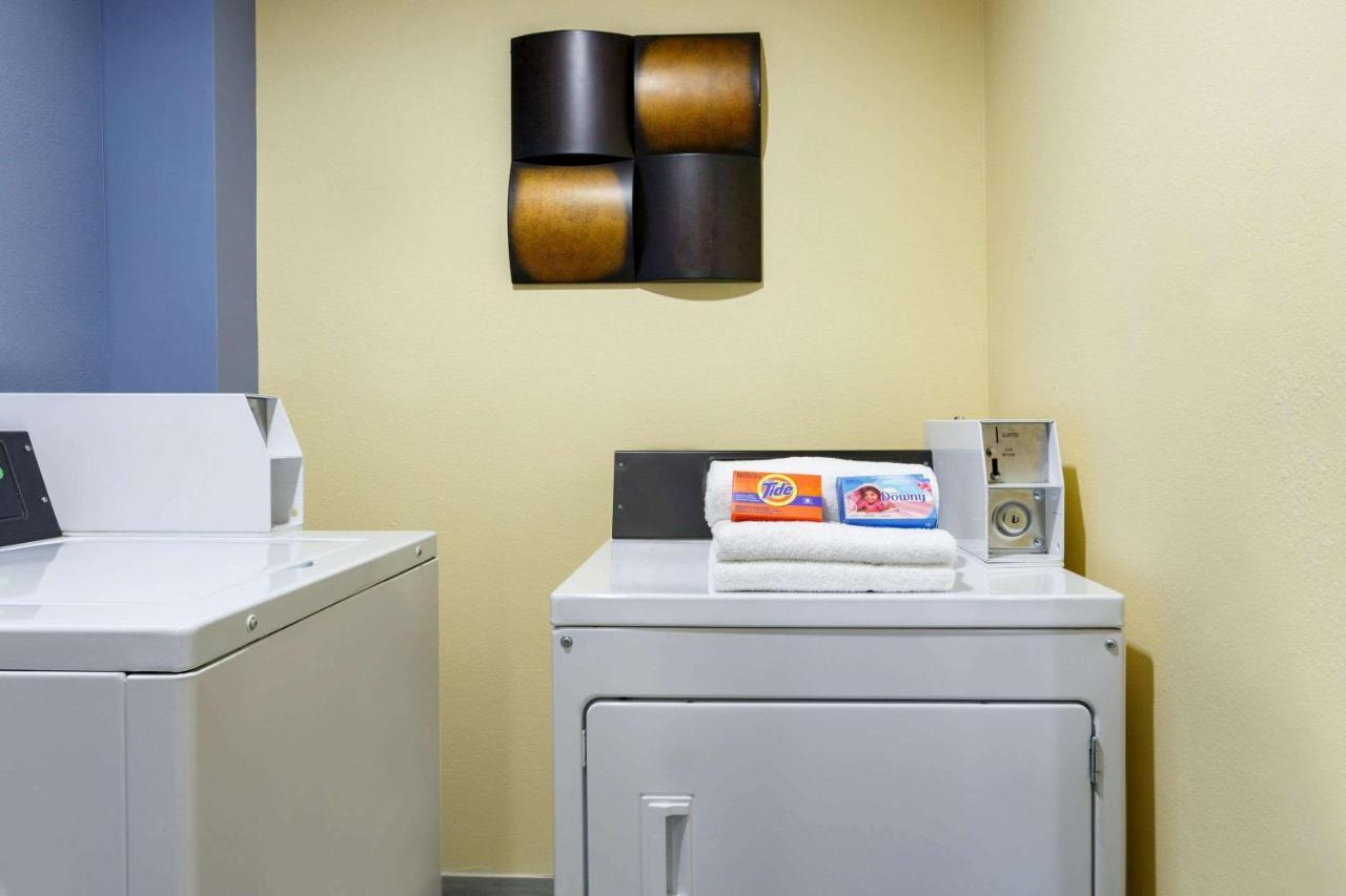 Days Inn & Suites By Wyndham Dfw Airport South-Euless Esterno foto