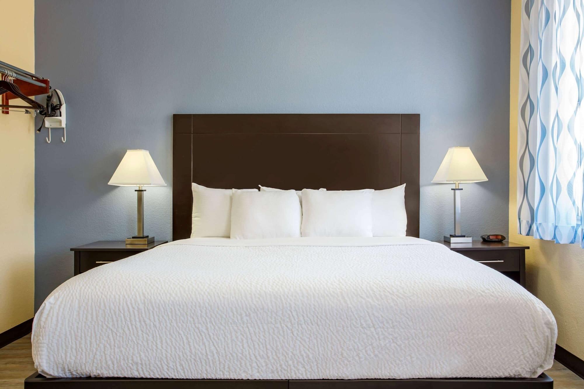 Days Inn & Suites By Wyndham Dfw Airport South-Euless Esterno foto