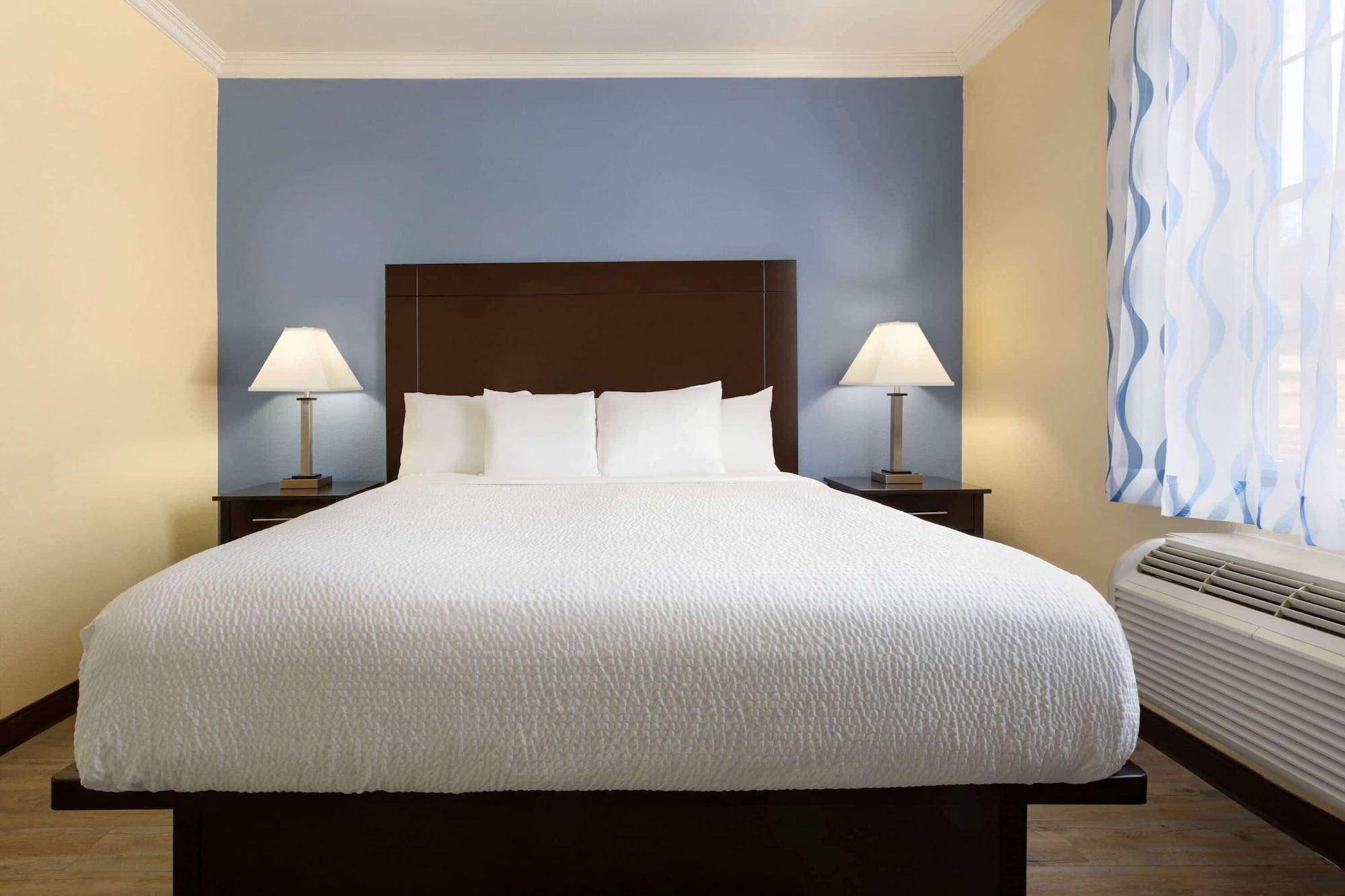 Days Inn & Suites By Wyndham Dfw Airport South-Euless Esterno foto
