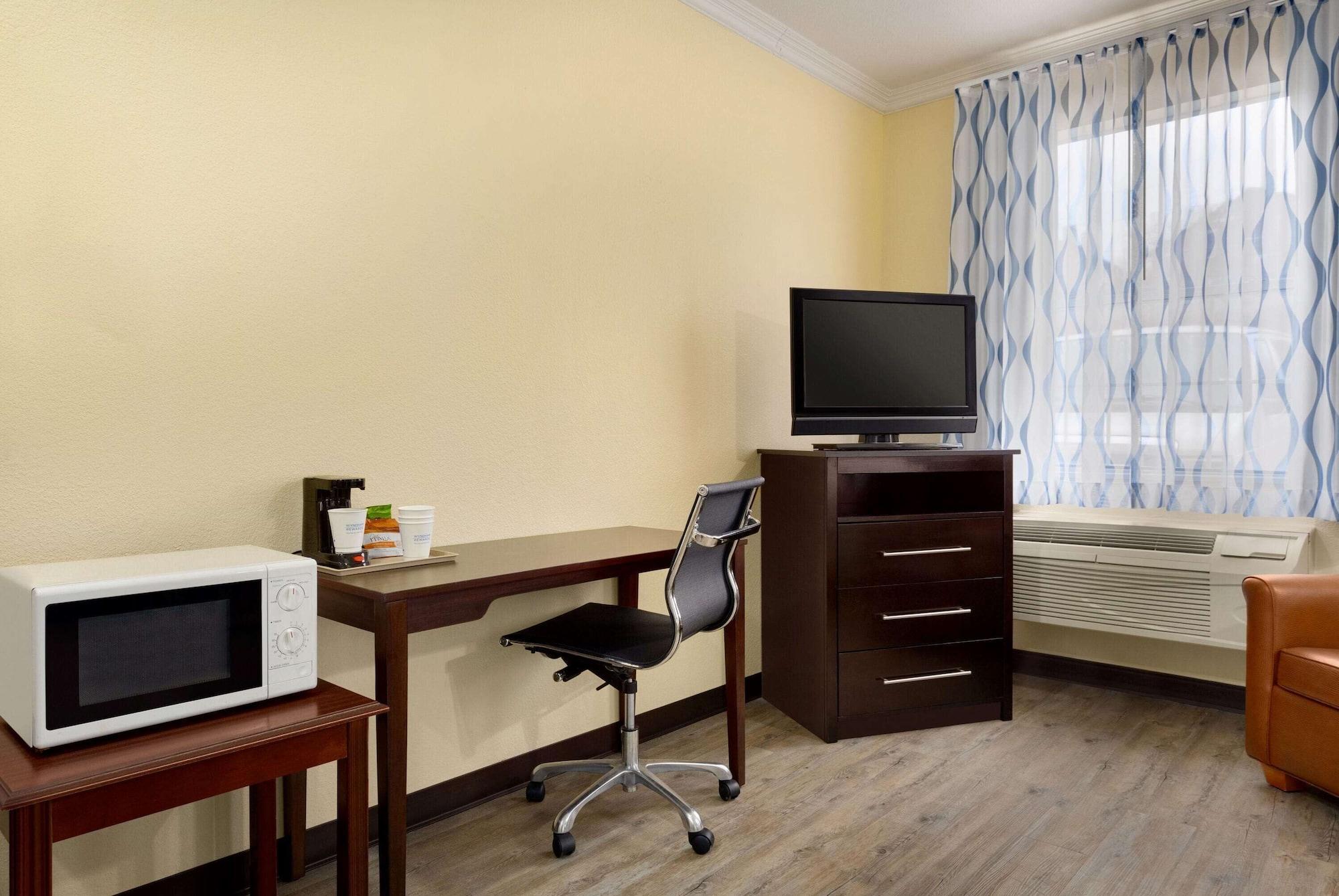 Days Inn & Suites By Wyndham Dfw Airport South-Euless Esterno foto
