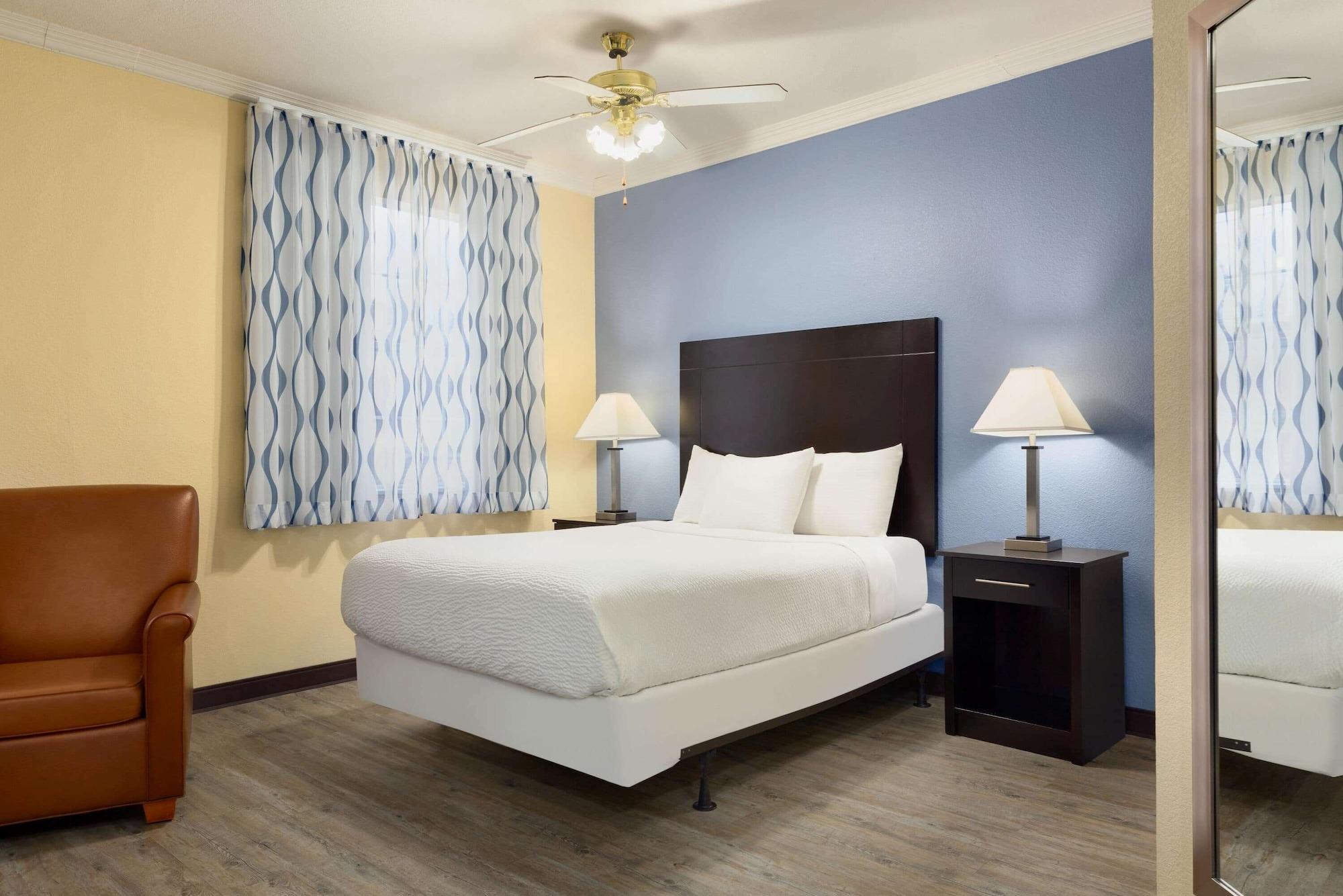 Days Inn & Suites By Wyndham Dfw Airport South-Euless Esterno foto