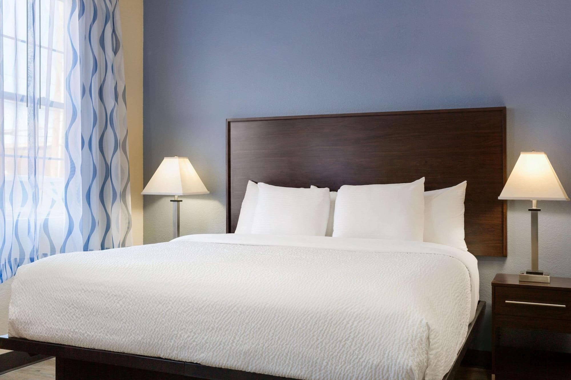Days Inn & Suites By Wyndham Dfw Airport South-Euless Esterno foto