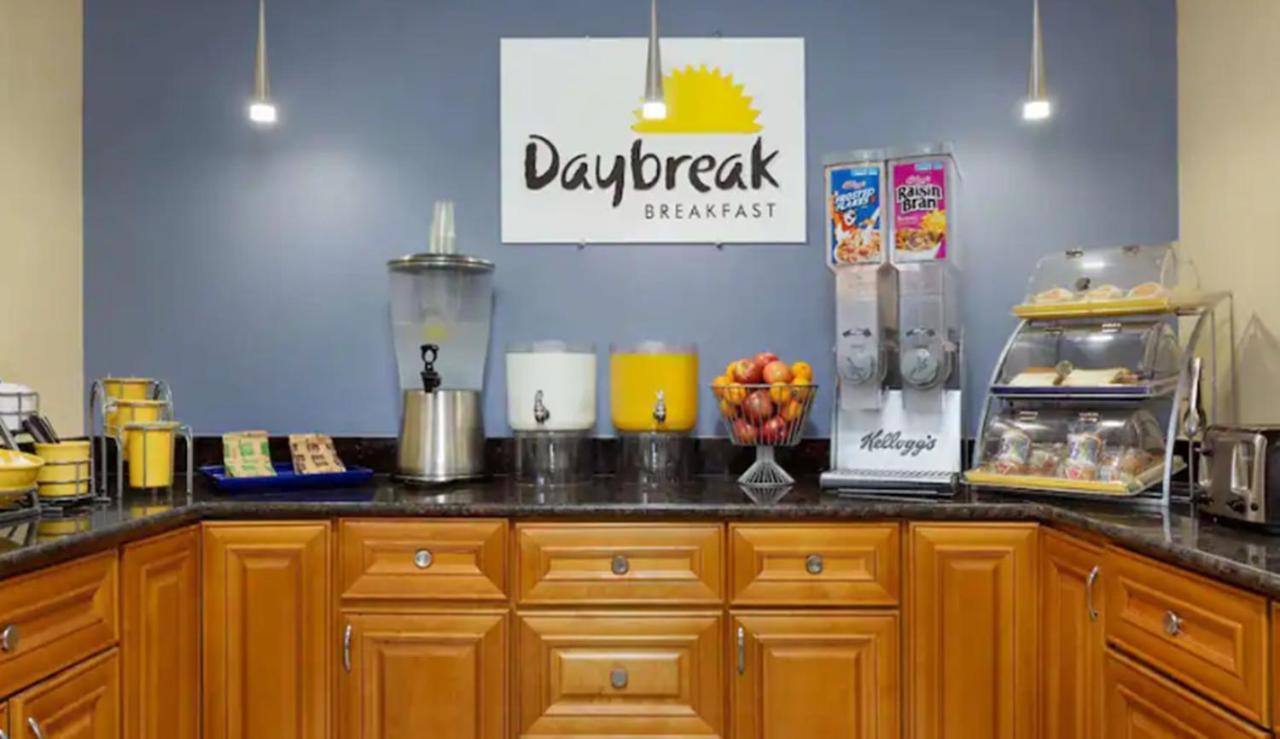 Days Inn & Suites By Wyndham Dfw Airport South-Euless Esterno foto