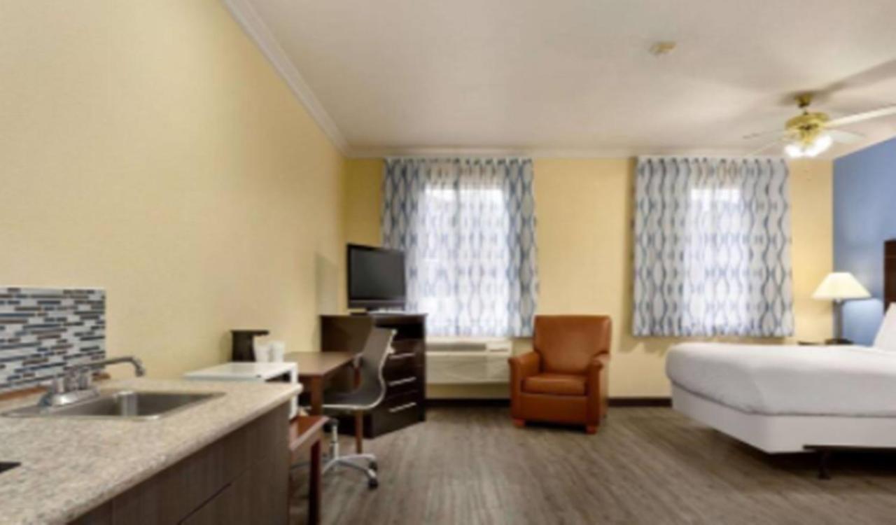 Days Inn & Suites By Wyndham Dfw Airport South-Euless Esterno foto