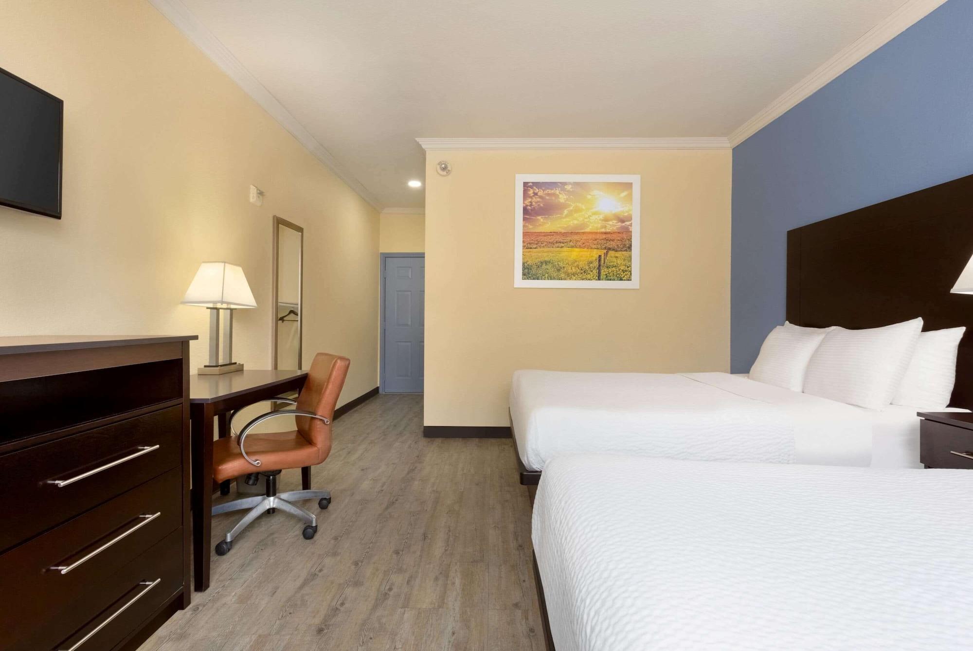 Days Inn & Suites By Wyndham Dfw Airport South-Euless Esterno foto