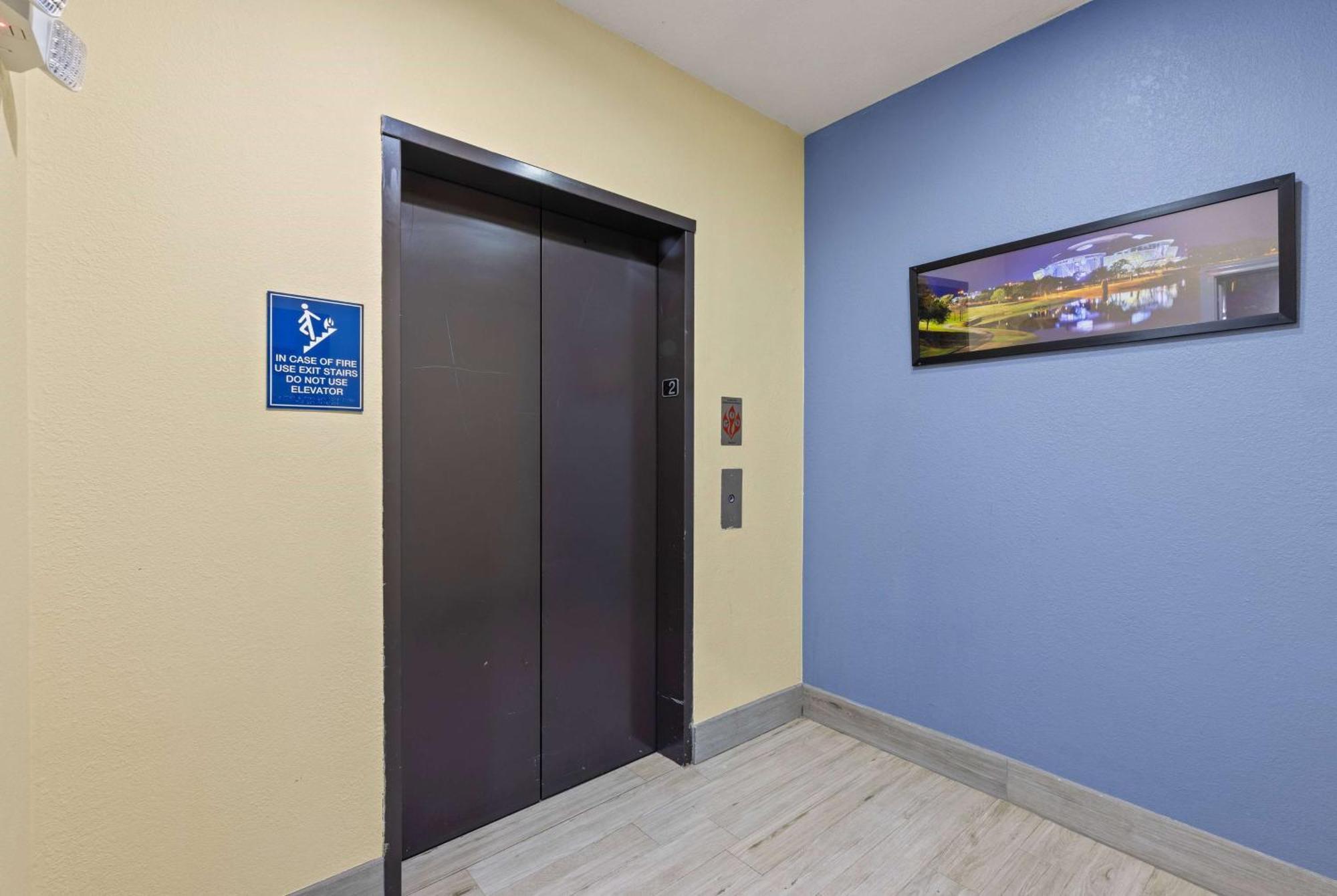 Days Inn & Suites By Wyndham Dfw Airport South-Euless Esterno foto