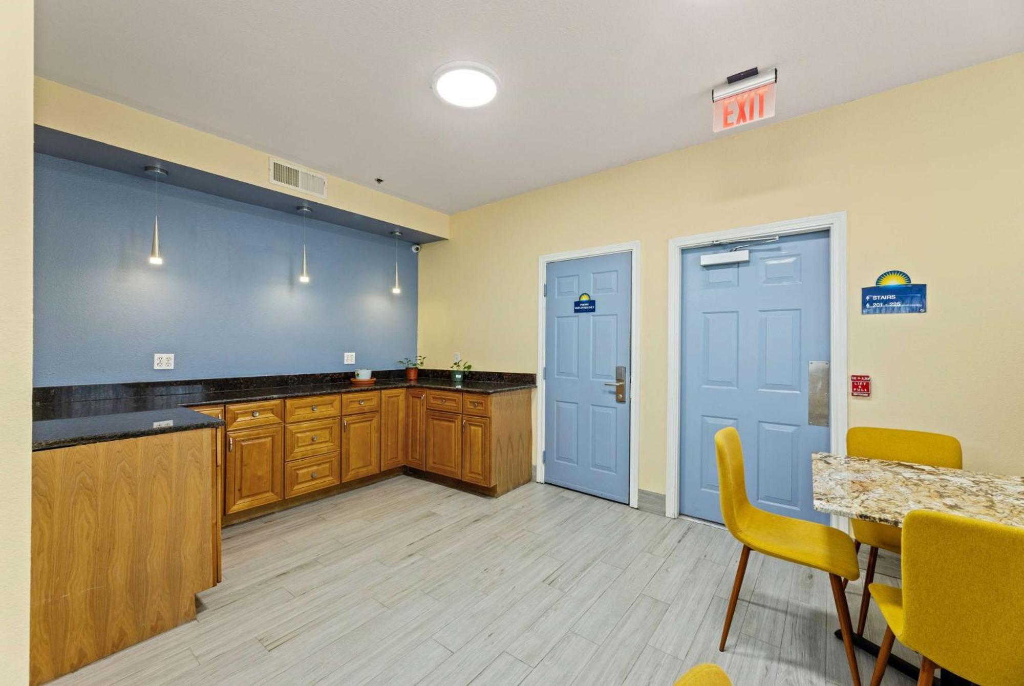 Days Inn & Suites By Wyndham Dfw Airport South-Euless Esterno foto