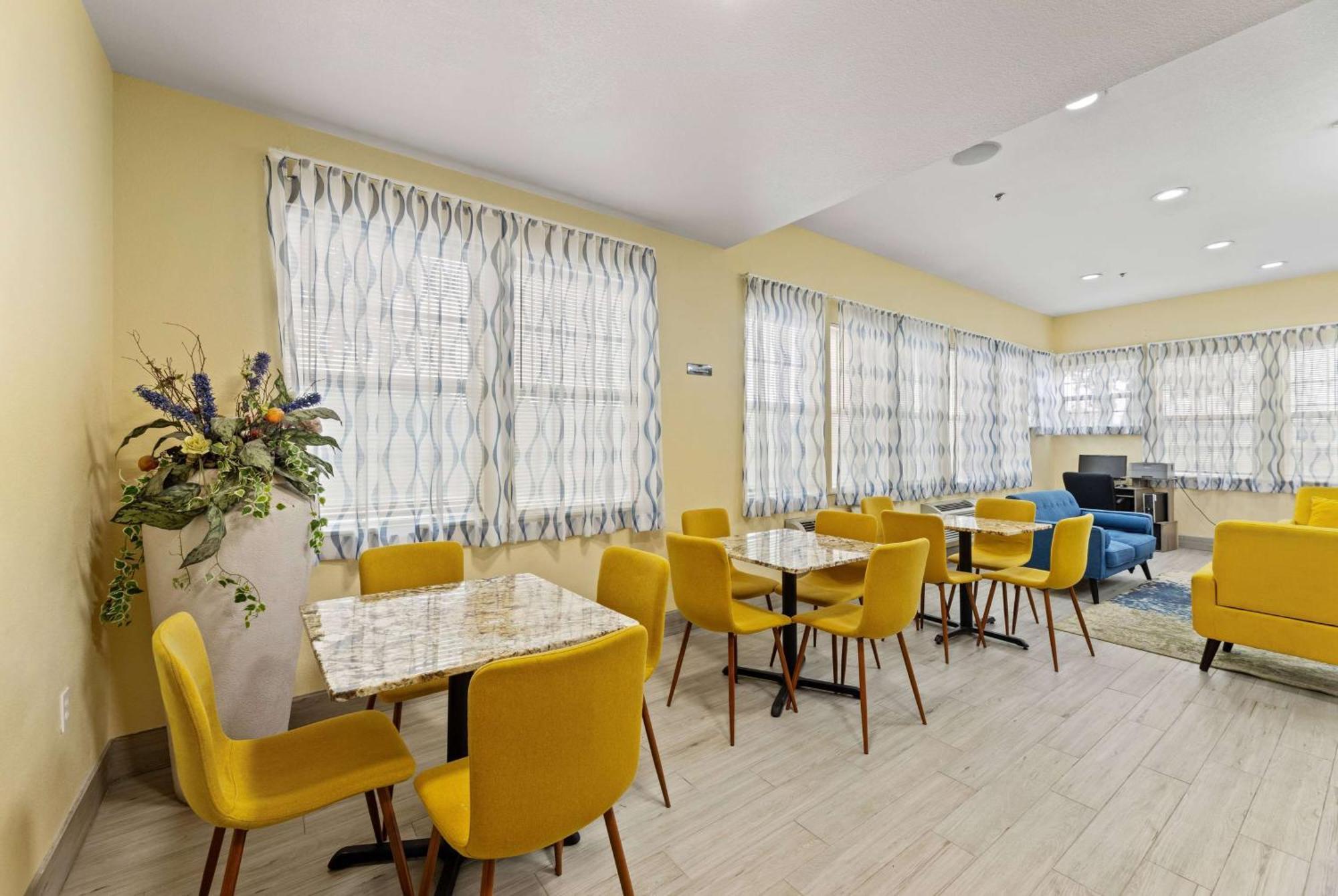 Days Inn & Suites By Wyndham Dfw Airport South-Euless Esterno foto