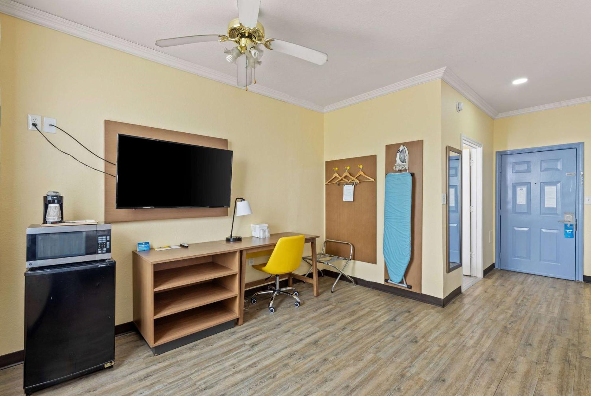 Days Inn & Suites By Wyndham Dfw Airport South-Euless Esterno foto