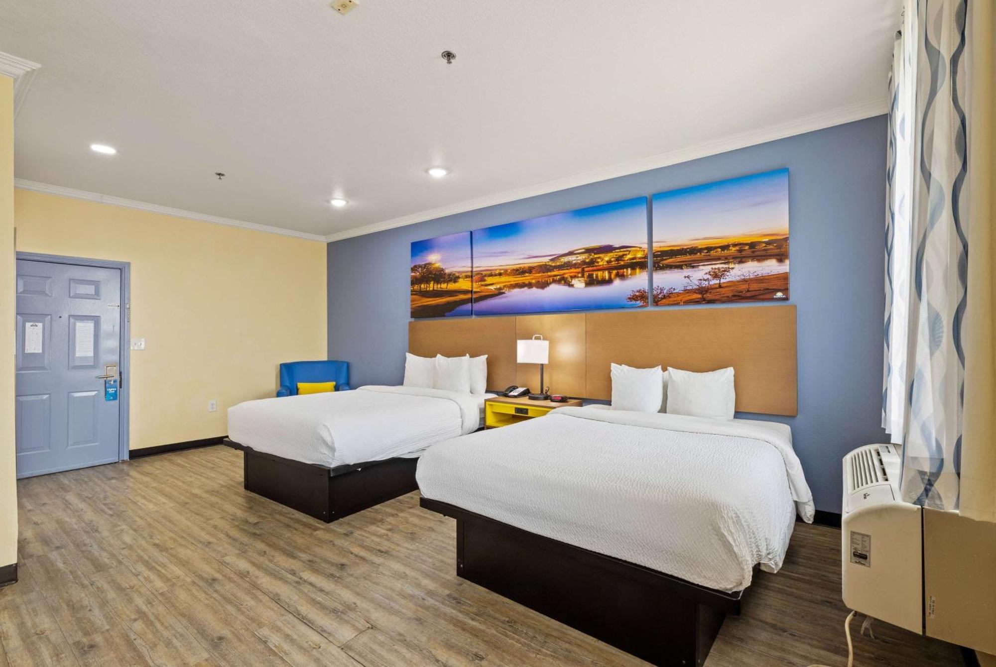 Days Inn & Suites By Wyndham Dfw Airport South-Euless Esterno foto