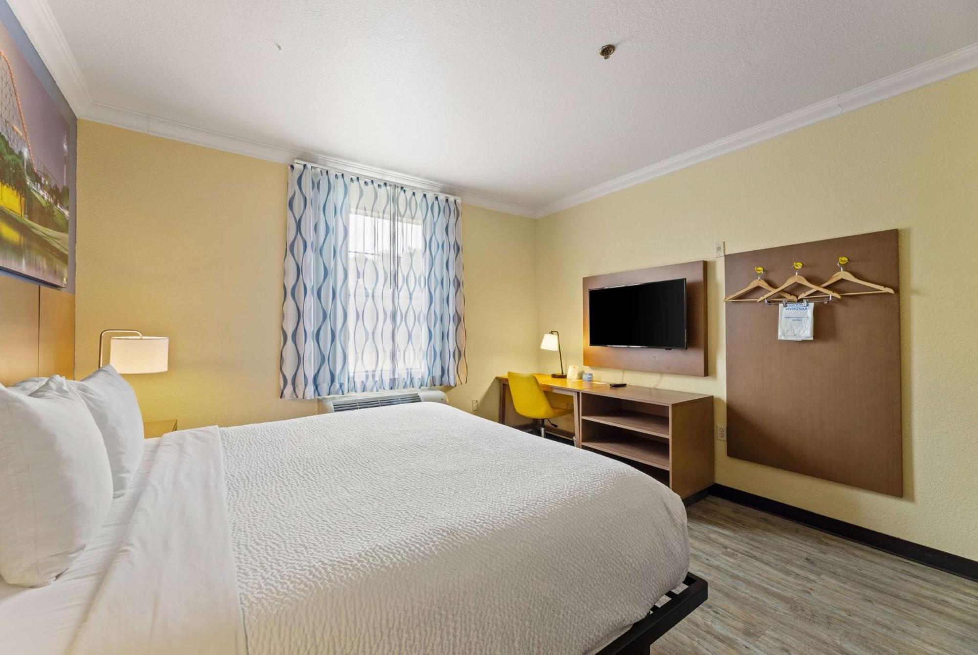 Days Inn & Suites By Wyndham Dfw Airport South-Euless Esterno foto