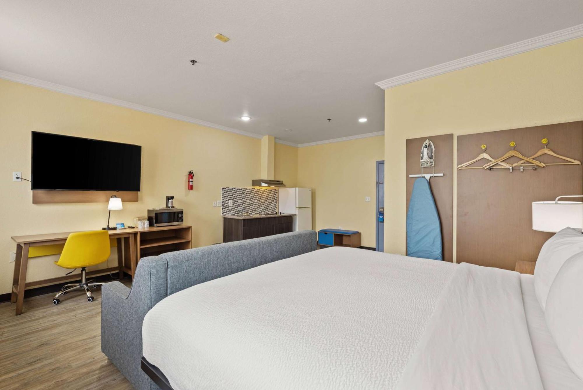 Days Inn & Suites By Wyndham Dfw Airport South-Euless Esterno foto