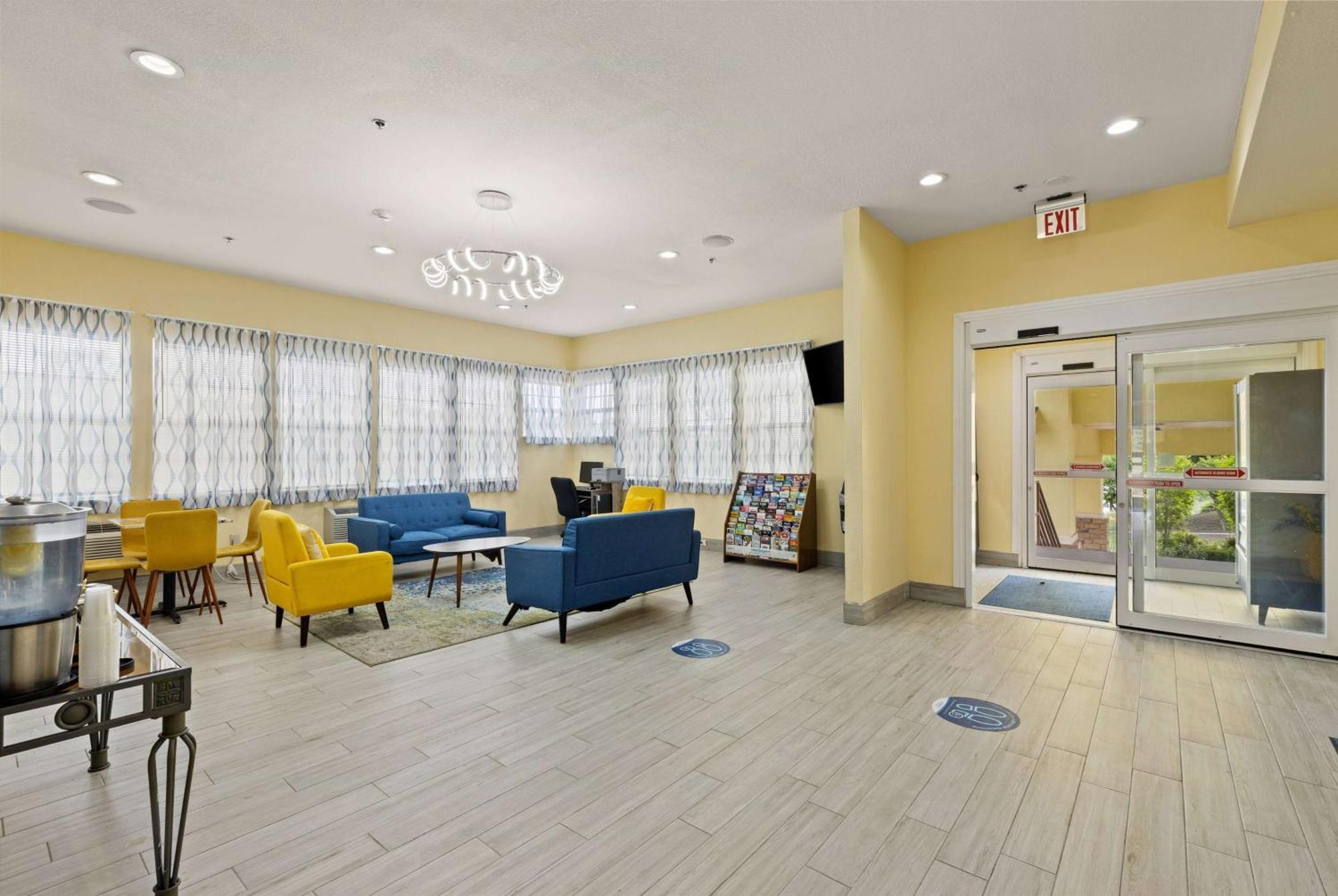Days Inn & Suites By Wyndham Dfw Airport South-Euless Esterno foto